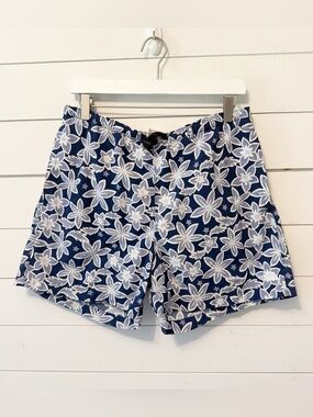 The North Face | Women’s Mesh Lined blue floral Belted Shorts Size Large